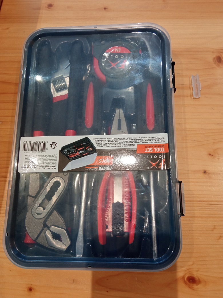 Boite � outils 9 pi�ces sp�ciale camping-car Reconditionn�e
