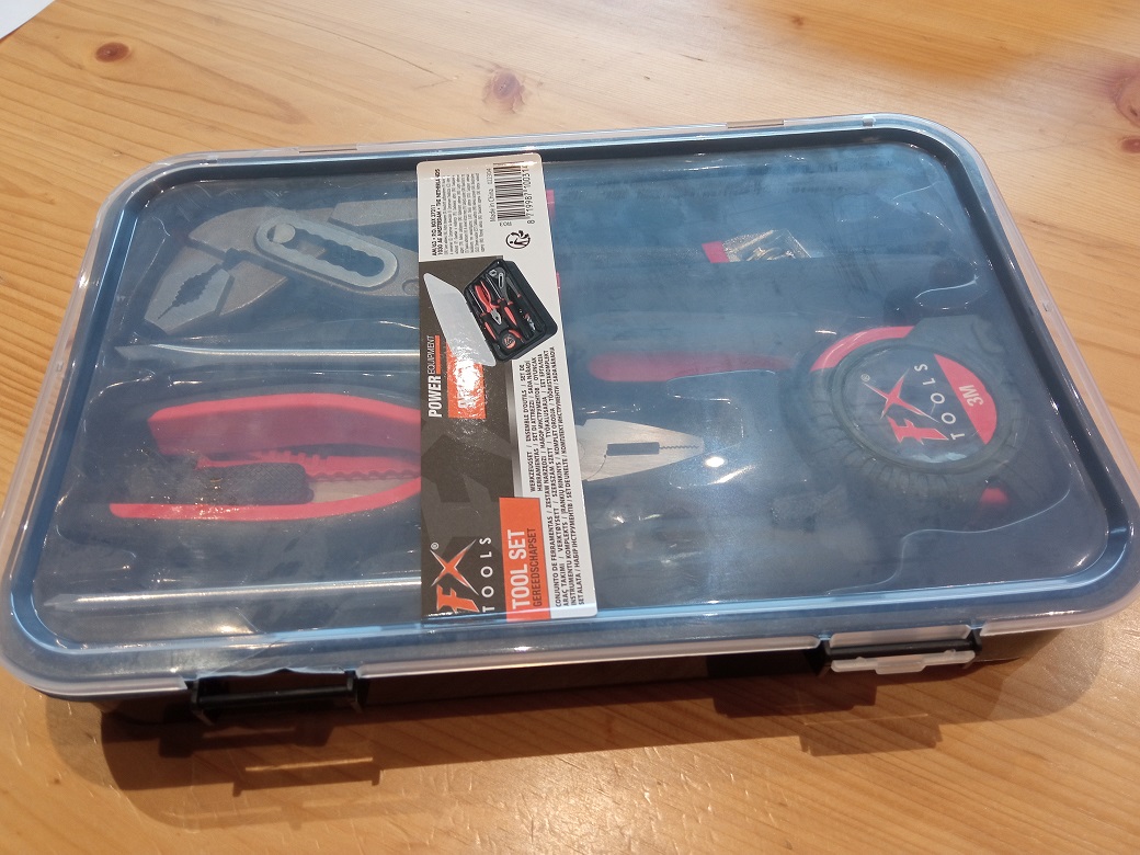 Boite � outils 9 pi�ces sp�ciale camping-car Reconditionn�e