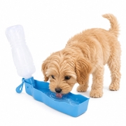 Bouteille avec abreuvoir pour animaux